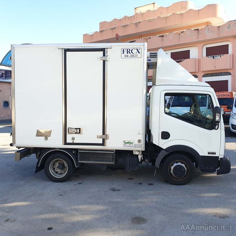 Foto 5Cabstar 35.14 Frigo Trasp. Carni Appese del 2015 Nissan Km 190000