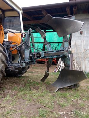 Trattore agricolo con attrezzatura complementar - Foto 5