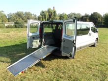 Opel Vivaro passo lungo per trasporto disabile in carrozzina