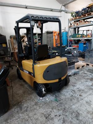 Carrello Elevatore CATERPILLAR usato
