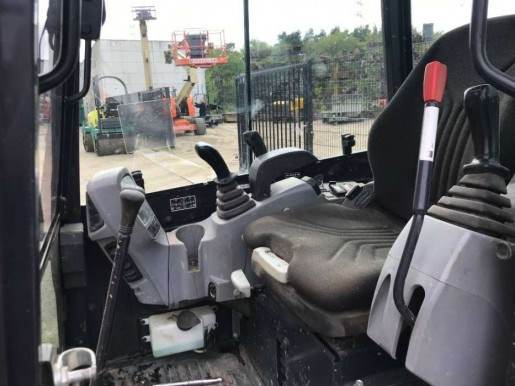 Foto 2Miniescavatore Kubota U27-4