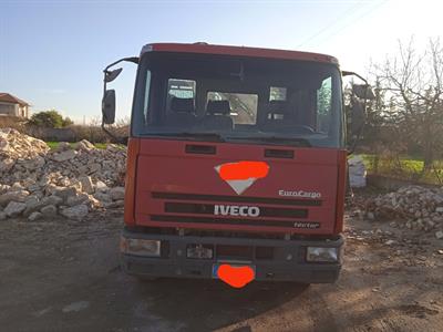 Eurocargo 100E18 con gru