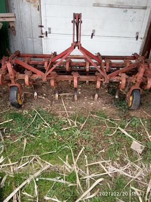 Trattore agricolo con attrezzatura complementar - Foto 2
