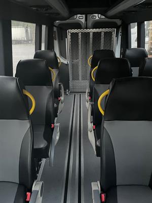 Minibus 10 posti di cui tre posti disabili