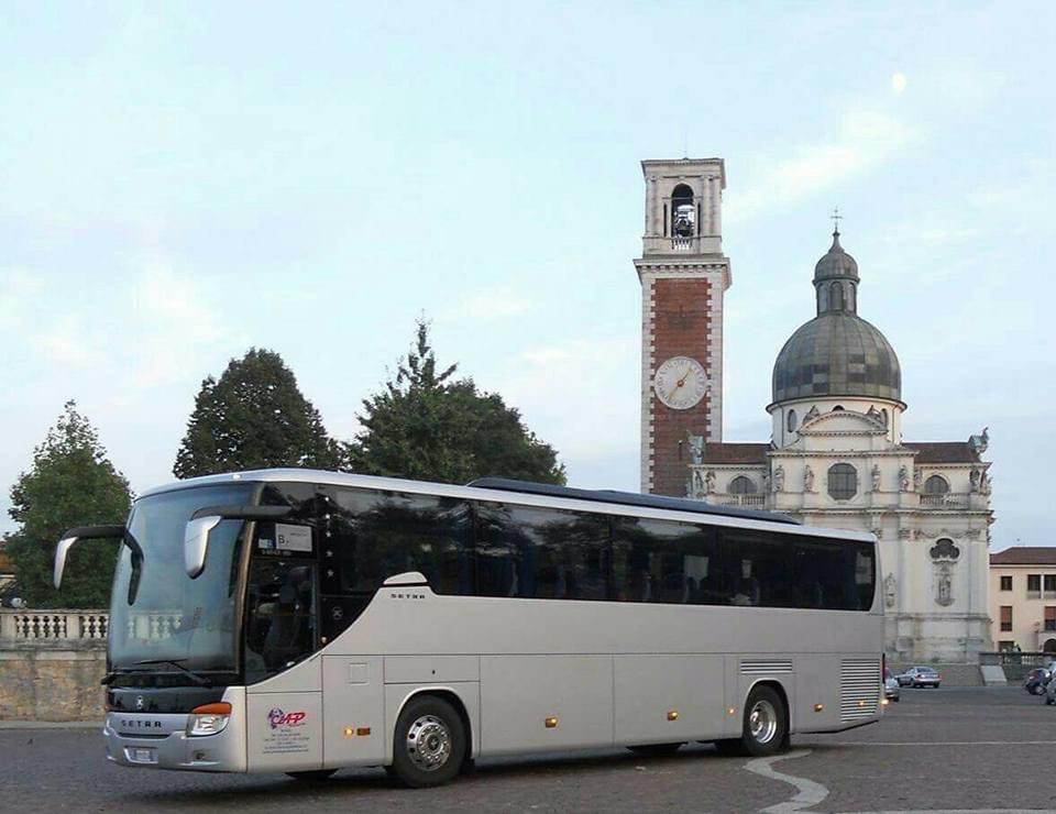AutoBus 415 GTHD Marca Setra Anno 2006, ottime condizioni