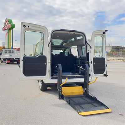 Doblo 1.6mjt 105CV trasporto disabili del 2015
