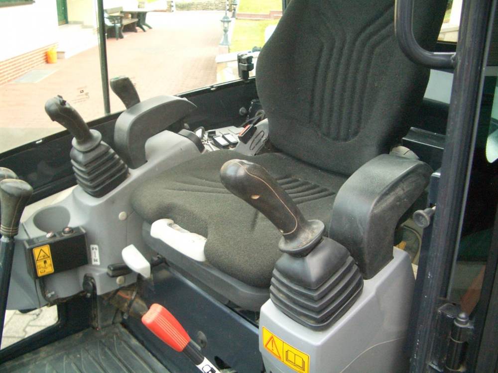 Foto 4Miniescavatore Kubota KX019-4