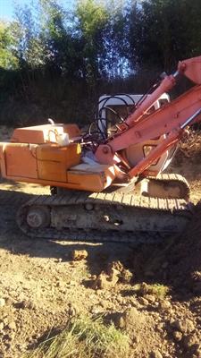 Escavatore Cingolato motore fuso