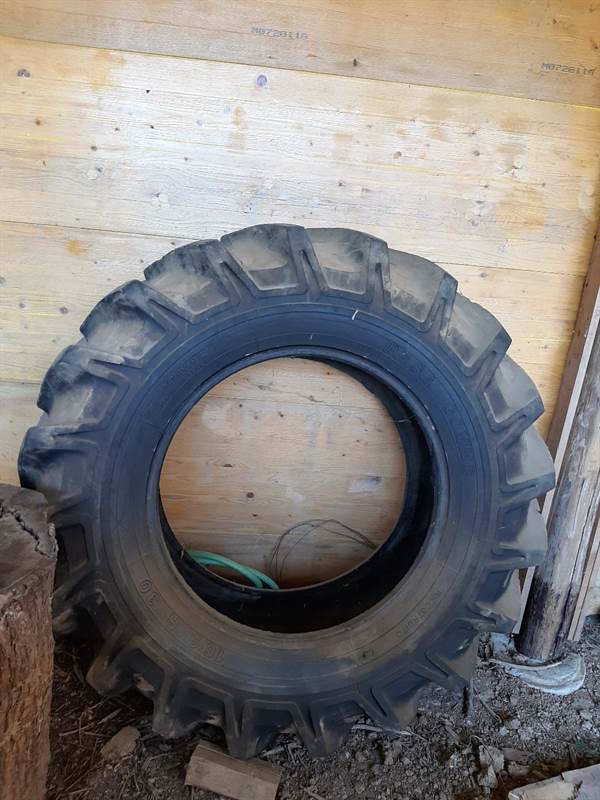 Ama Cinghia Trapezoidale in Gomma Telata Z35 – Sviluppo Interno 890 mm, Ideale per Trattori e Attrezzature Agricole