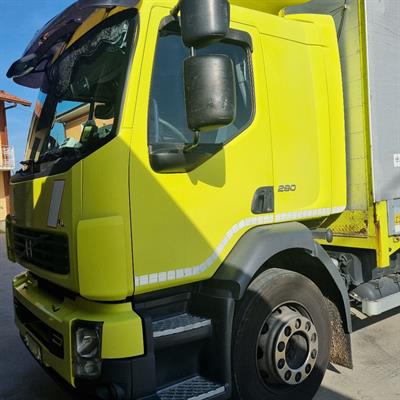 Autocarro Volvo FL 180