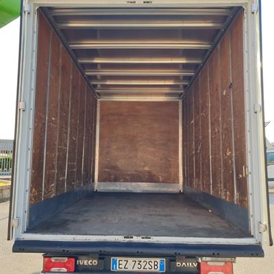 Daily 35s11 E5 furgonato 4,30mt del 2015 Iveco Km 200000, marca Resti - Foto 6