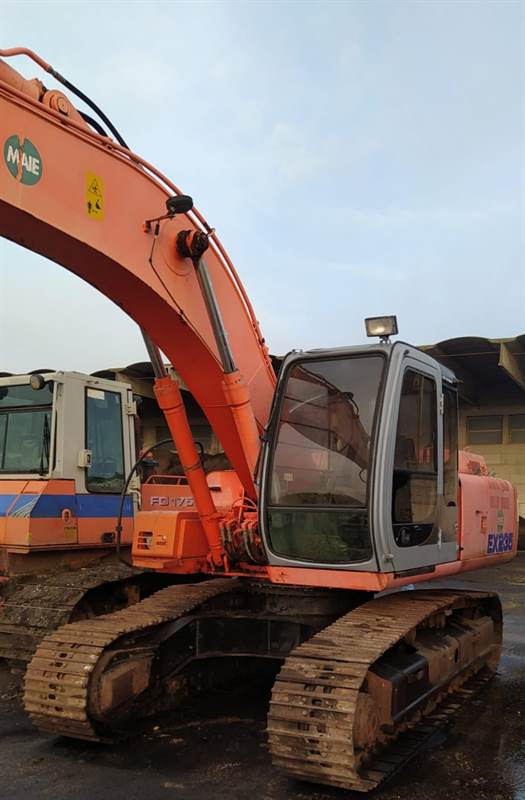 Foto 2Escavatore Fiat Hitachi EX235 usato Anno 2002