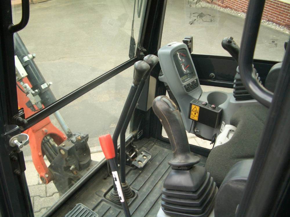 Foto 3Miniescavatore Kubota KX019-4