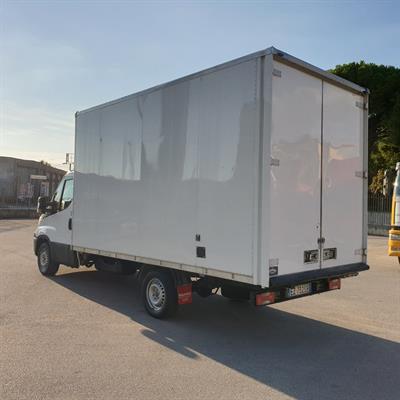 Daily 35s11 E5 furgonato 4,30mt del 2015 Iveco Km 200000, marca Resti - Foto 5