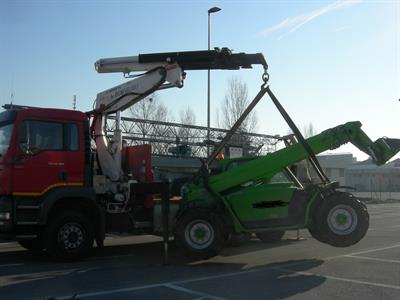 Camion Marca MAN con gru, cassone fisso, in ottime condizioni - Foto 2
