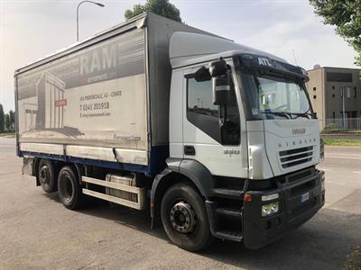 Iveco Stralis 350 cabina corta