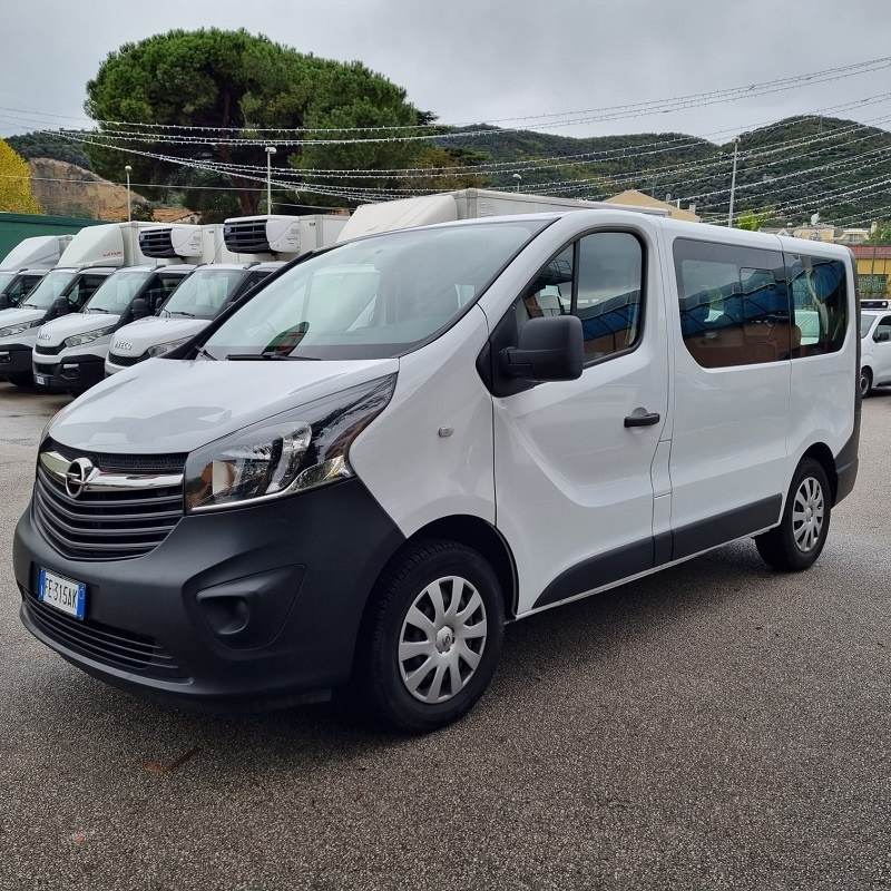 Foto 3 Opel Vivaro 1.6 BiTurbo pulmino 9 posti Anno 2016 Km 190000, unico proprietario